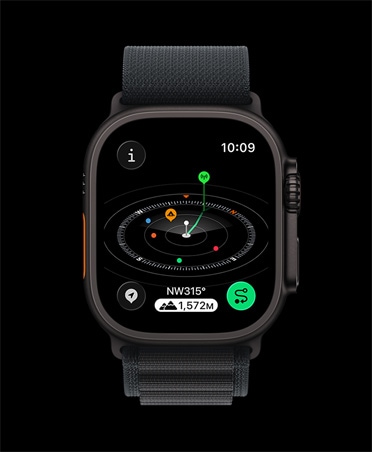 Apple Watch Ultra 3, crna boja, kućište od titanija, aplikacija Kompas, označene putne točke, remen, crna narukvica Alpine