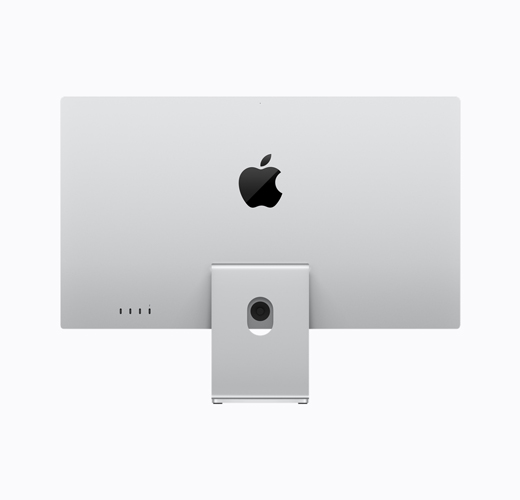 شاشة Apple Studio Display مع قاعدة يمكن تعديل درجة ميلها، باللون الفضي، الجانب الخلفي الخارجي، شعار Apple باللون الأسود اللامع في الوسط