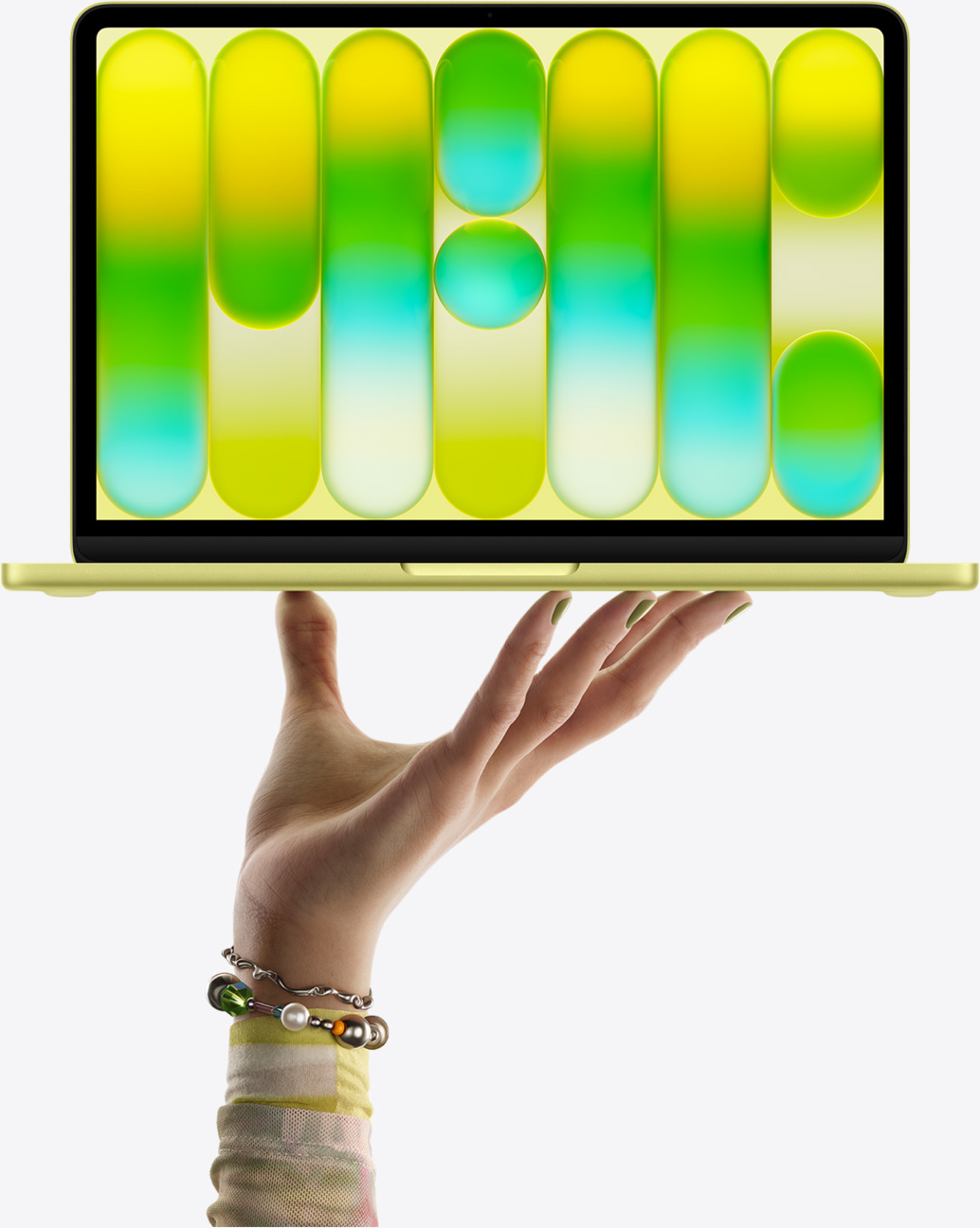 Ein MacBook Neo in der Farbe Zitrus wird auf den Fingerspitzen einer geöffneten Hand balanciert, das Display zeigt ein farbiges, abstraktes Muster